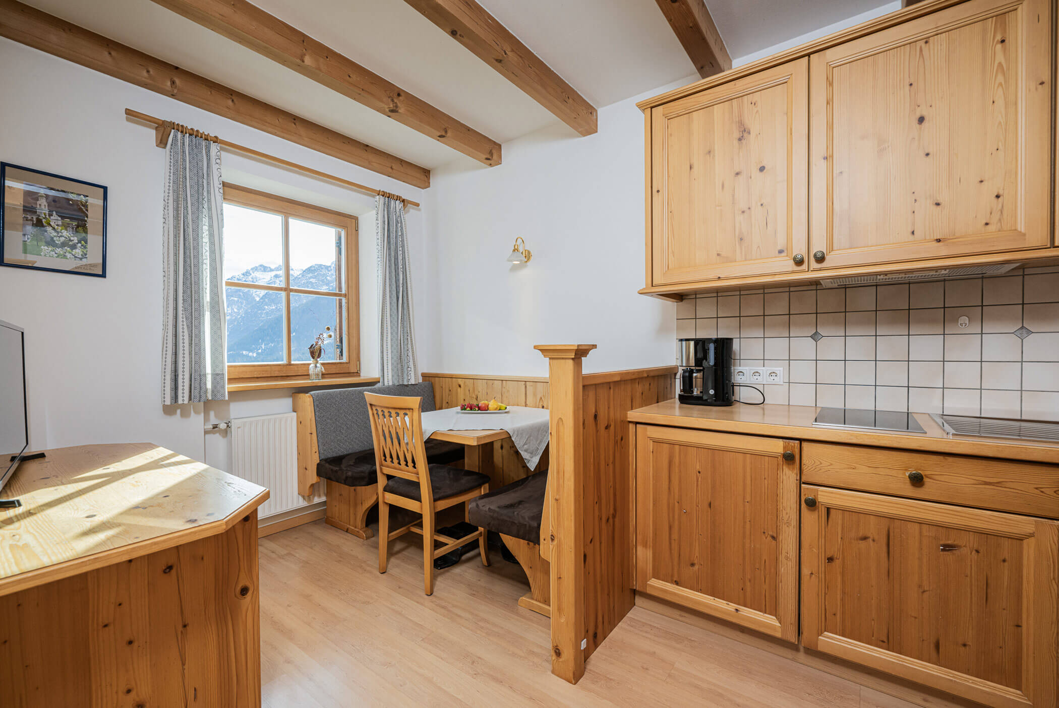 Küche mit Essecke und Küchenzeile - Klaudehof